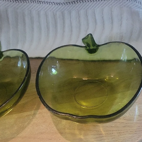 Hazel-Atlas Green Glass Apple-Shaped Bowls. Set of 2. Minimal Flaws. - Picture 4 of 6